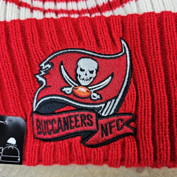 New Era Tampa Bay Buccaneers NFL Football Lined Red Cream Stocking Hat - Picture 2 of 9